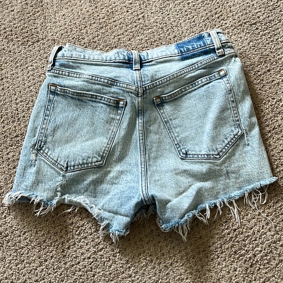 COPY - Abercrombie and Fitch the mom short - high rise - Picture 3 of 3